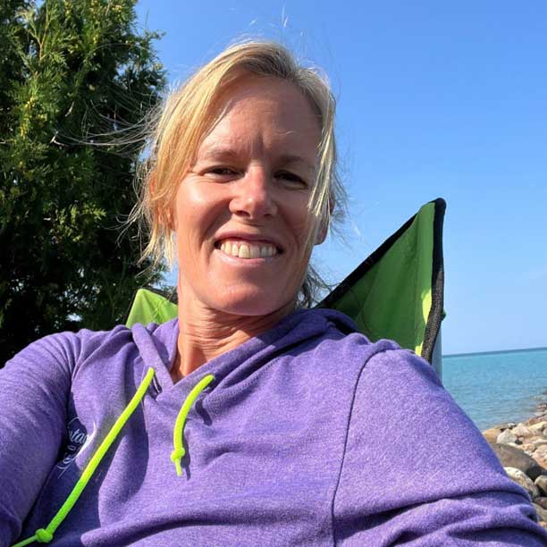 Mastering Mobility Tips for Effortlessly Rising from Low Chairs as You Age