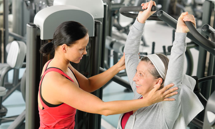 Using the universal machines to work your back and shoulders